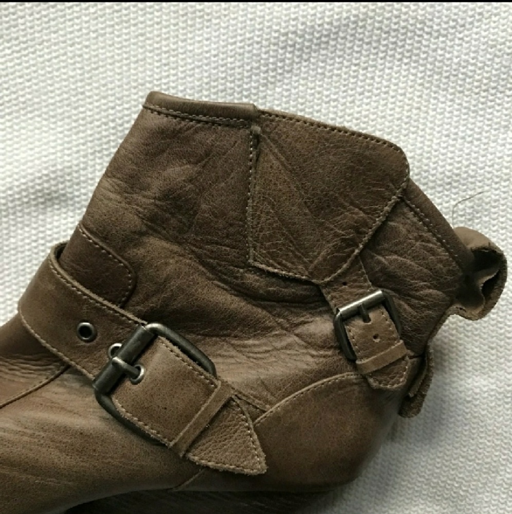 Dolce Vita Platform Booties - Picture 8 of 8